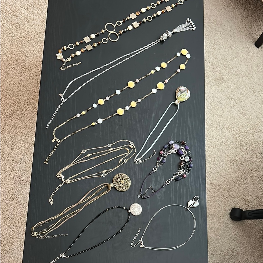 9 necklaces in varying lengths
